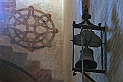 40 La campana sopra l'altare della navata destra